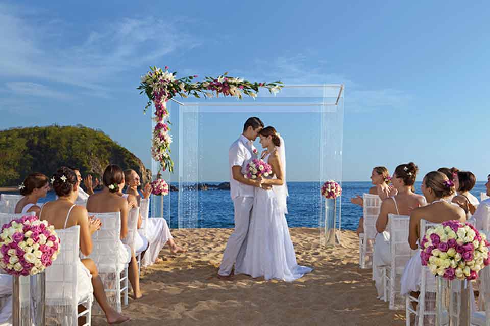 Cómo funcionan los paquetes de boda gratis en la playa? - Concierge by  Mexcovery